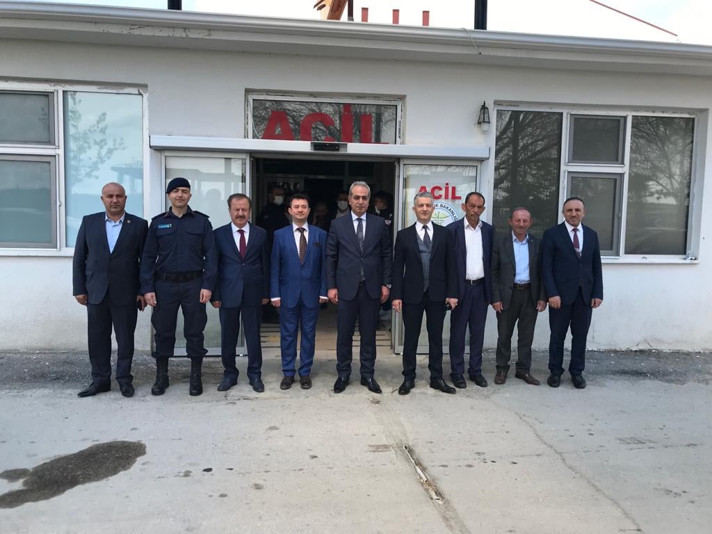 Sayın Kaymakamımız Muhammed GÜRBÜZ, Sayın Belediye Başkanımız Özdemir TURGUT ve beraberlerindeki heyet Hastanemize Bayram ziyaretinde bulundular.